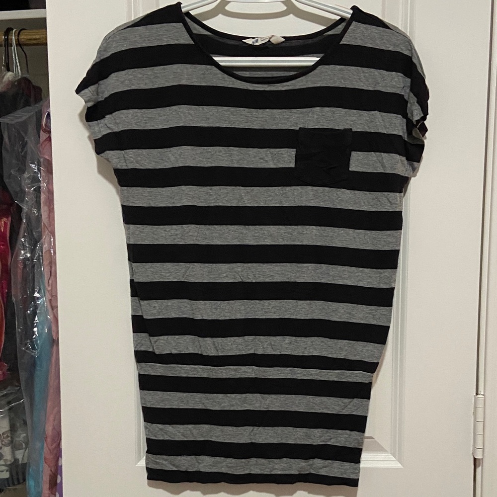 H&M Black & Gray Striped Short Sleeve Pocket Tee